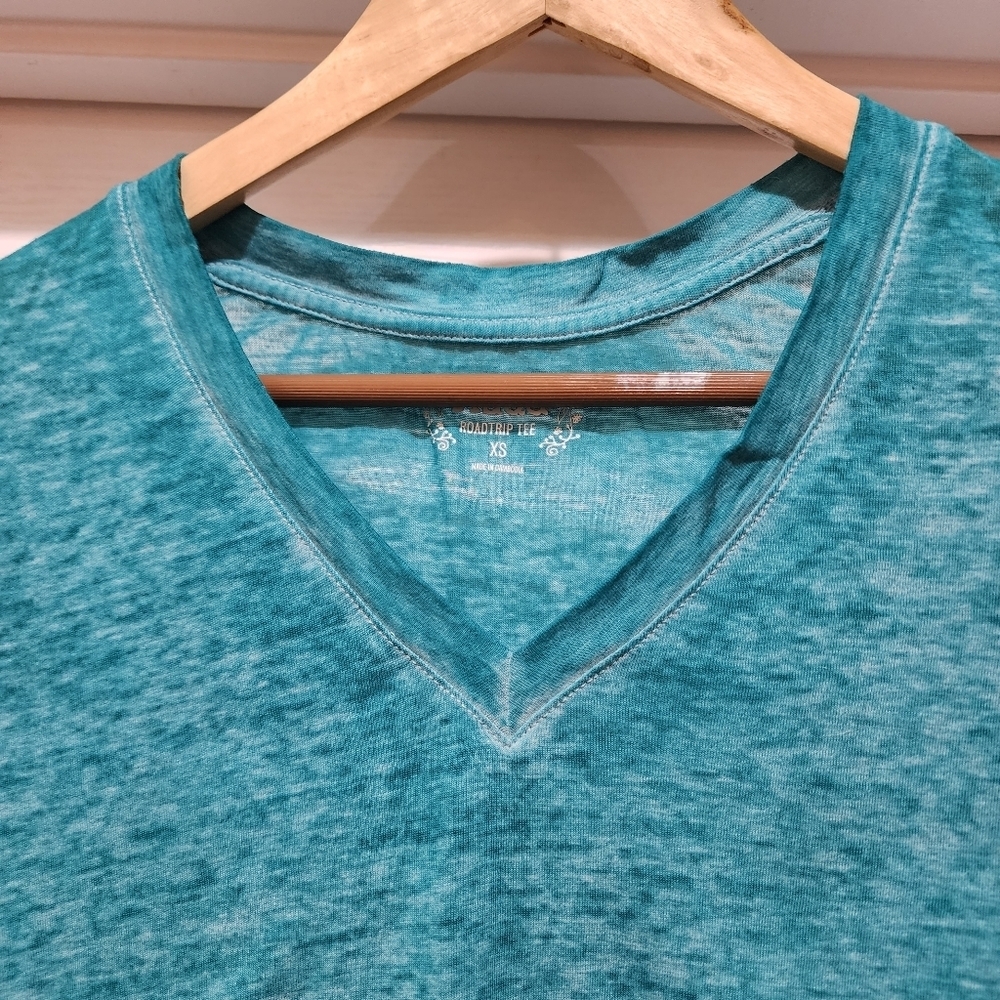 Mudd Roadtrip short sleeve vneck tee Size XS - Picture 2 of 9